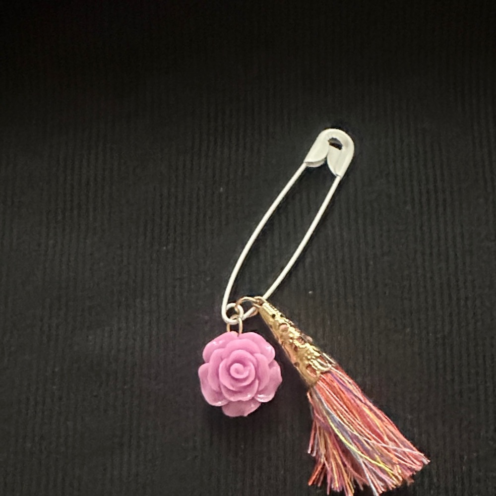 Aratta Floral Tassel Pin‎